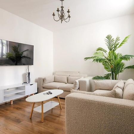 Spacious 3 Bedroom Home With Ps5 And Pool Table Near O2 Arena Canary Wharf And Elizabeth Line To Central Londra Exterior foto