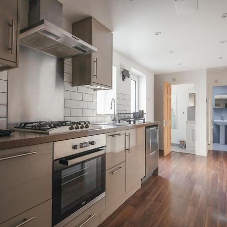 Spacious 3 Bedroom Home With Ps5 And Pool Table Near O2 Arena Canary Wharf And Elizabeth Line To Central Londra Exterior foto