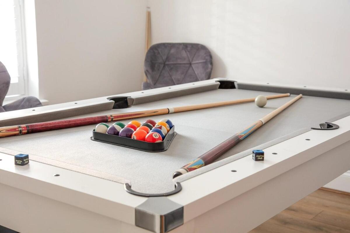 Spacious 3 Bedroom Home With Ps5 And Pool Table Near O2 Arena Canary Wharf And Elizabeth Line To Central Londra Exterior foto