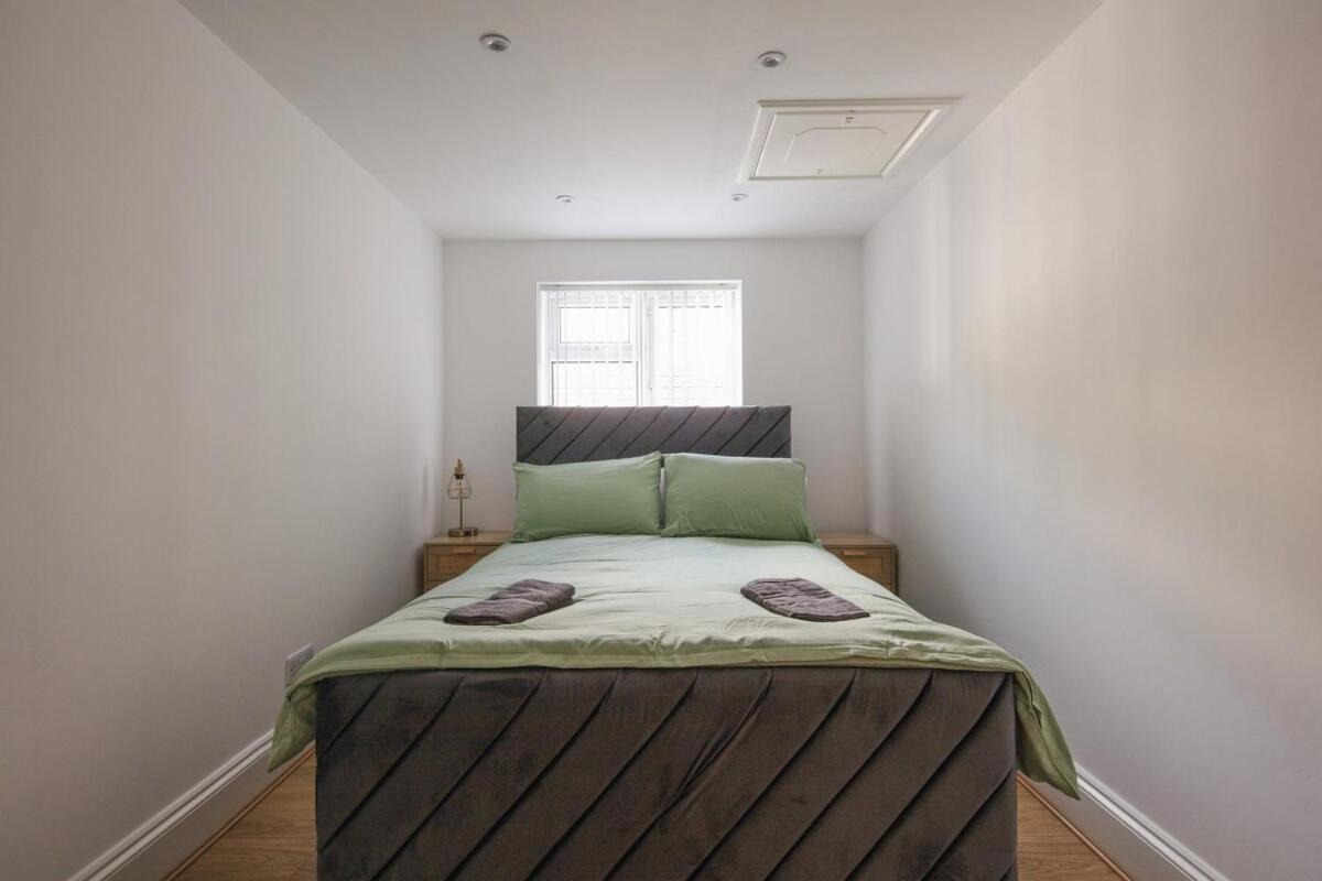 Spacious 3 Bedroom Home With Ps5 And Pool Table Near O2 Arena Canary Wharf And Elizabeth Line To Central Londra Exterior foto